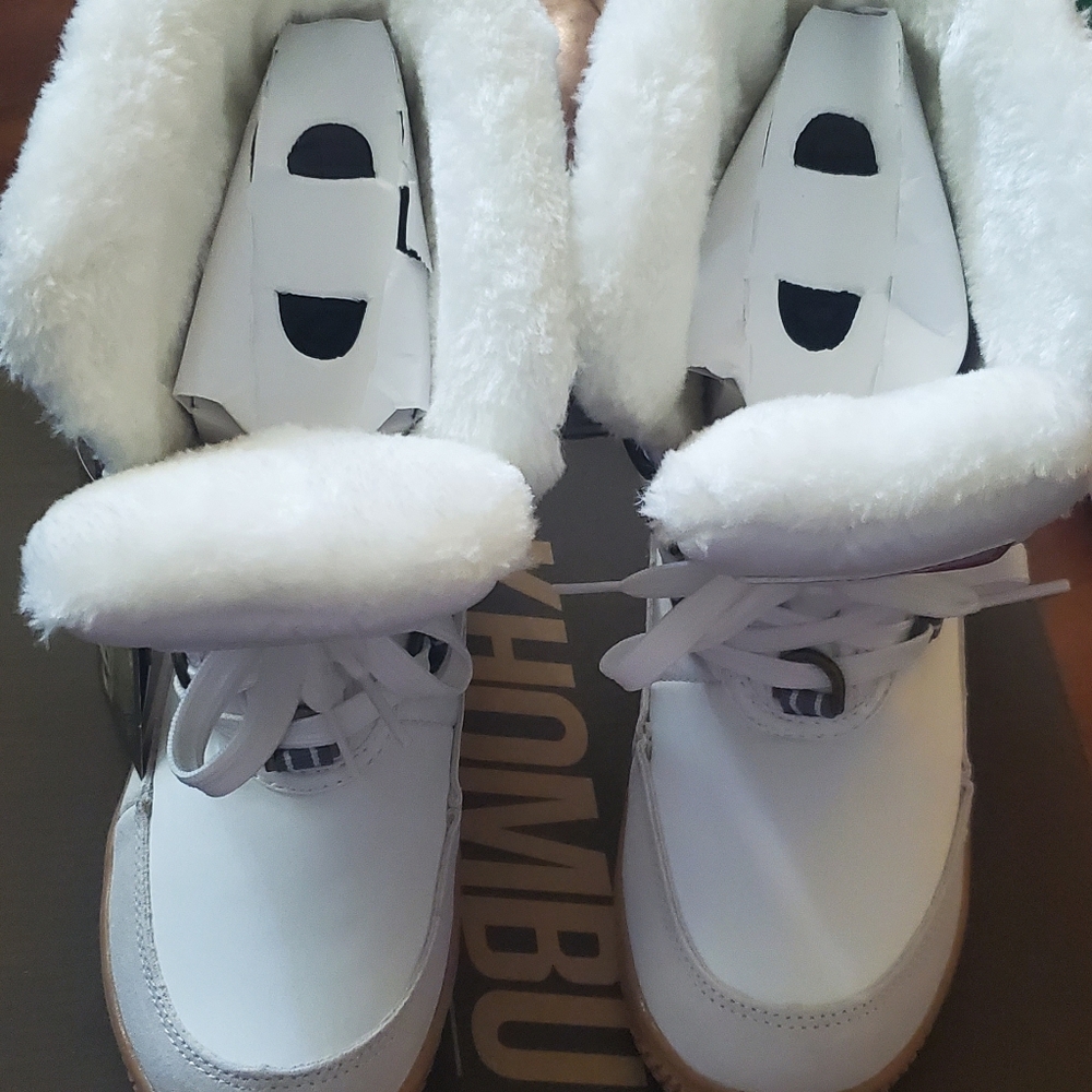 Khombu Florence Women's Boots new in the box